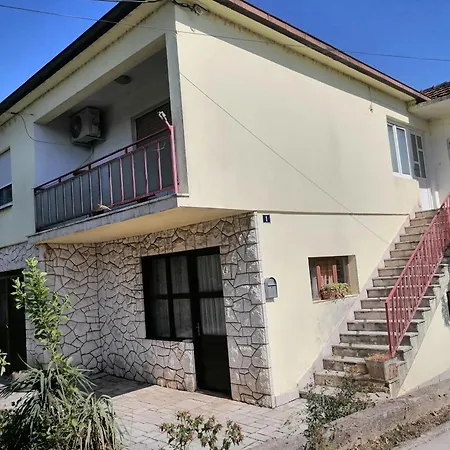 Villa Metpk1 *